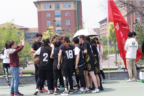 恭祝我院于太原理工大学女子篮球赛中首战告捷 恭祝我院于太原理工大学女子篮球赛中首战告捷