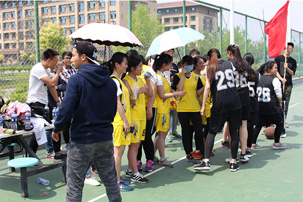 恭祝我院于太原理工大学女子篮球赛中首战告捷 恭祝我院于太原理工大学女子篮球赛中首战告捷